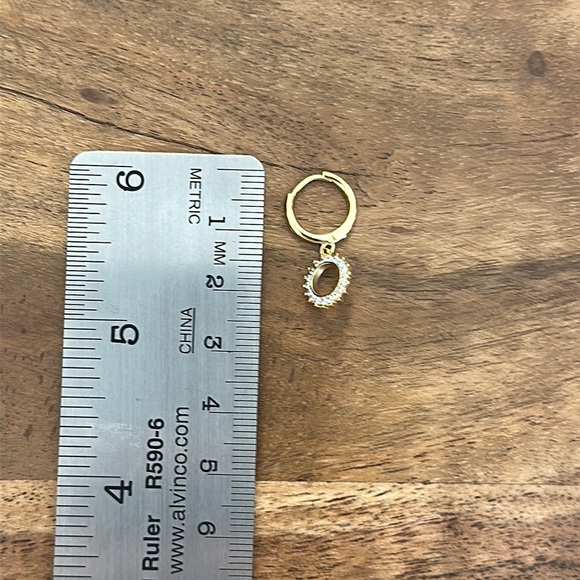 Hoop earrings - gold-tone and crystal - Picture 4 of 4